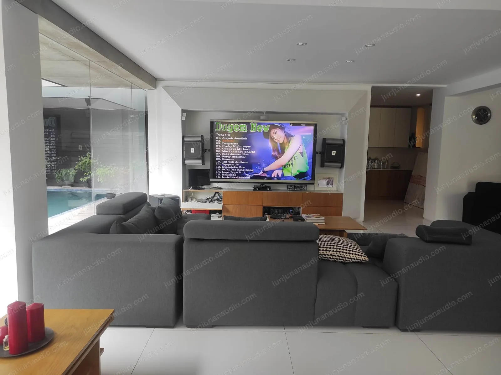 Ruang home theater dan karaoke Dago Resort 04