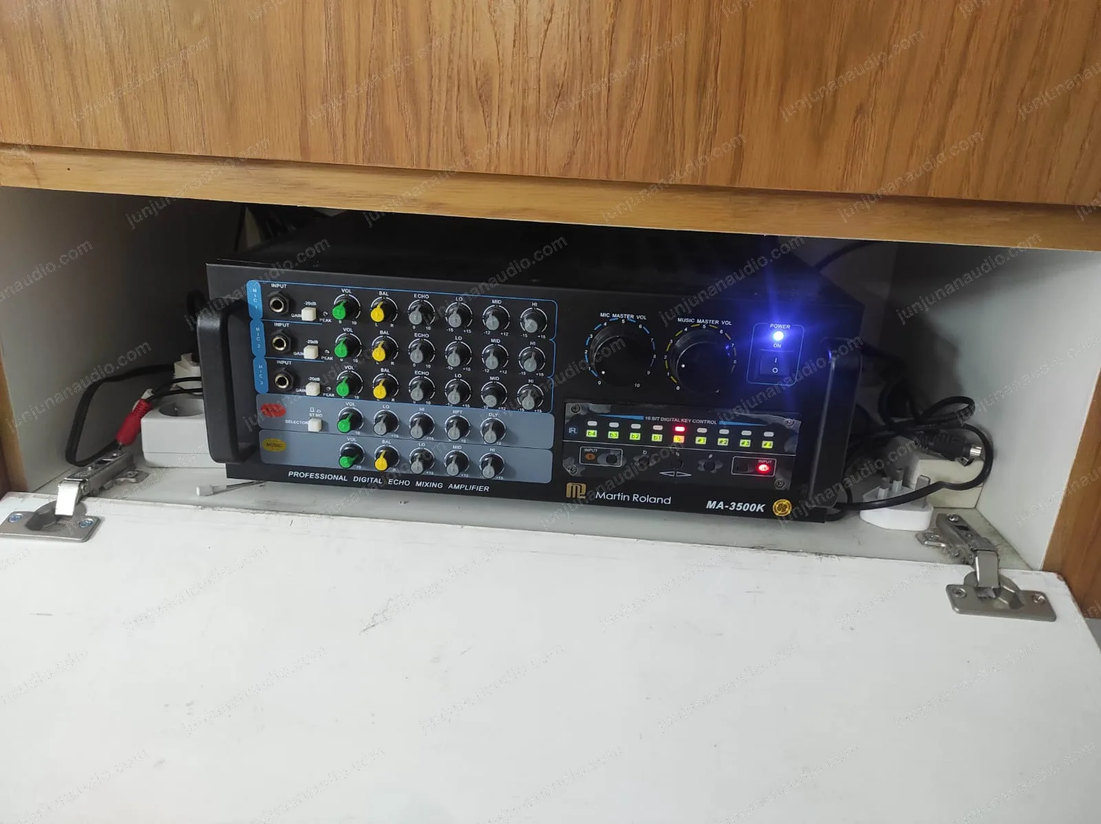 Ruang home theater dan karaoke Dago Resort 05